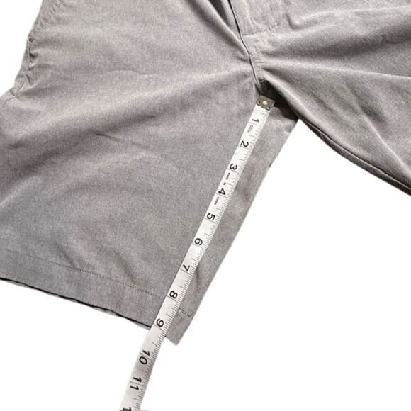 Travis Mathew Men's Flat Front Performance Chino Casual Golf Shorts Gray Size 30 - Picture 4 of 5